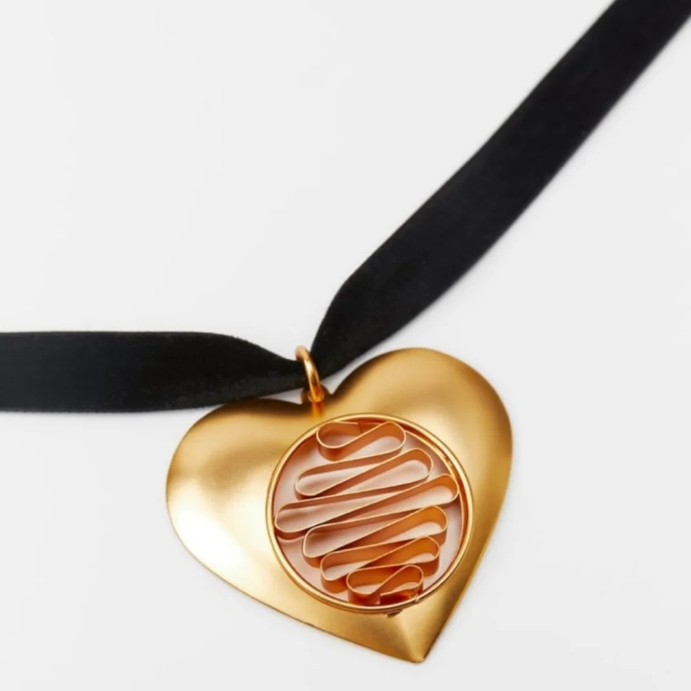 ZARA HEART GOLDEN VELVET CHOKER